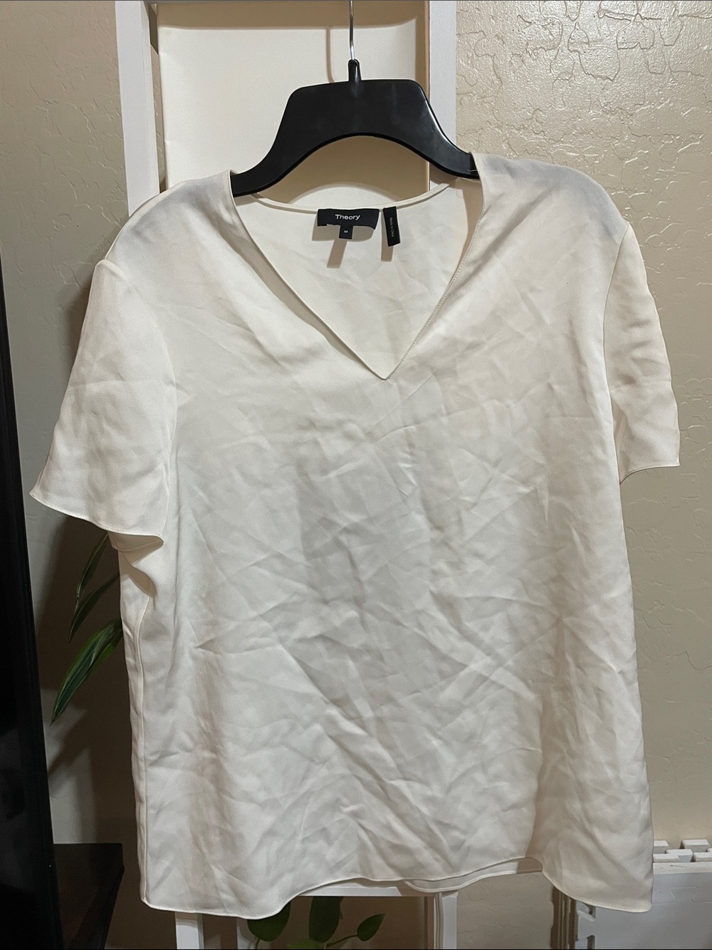 Theory Cream V-Neck Short Sleeve Top